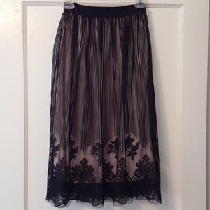 Lace skirt